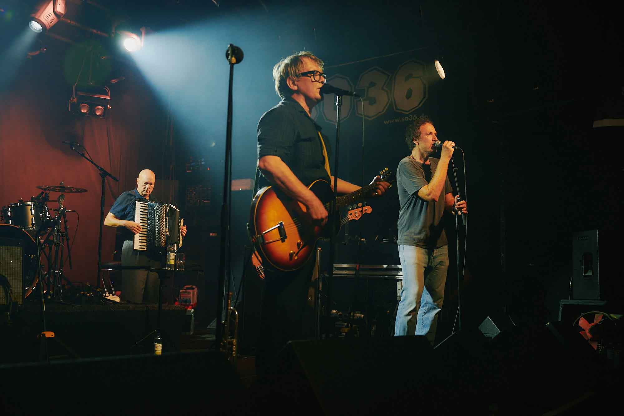 Element of Crime in Wenn es dunkel und kalt wird in Berlin